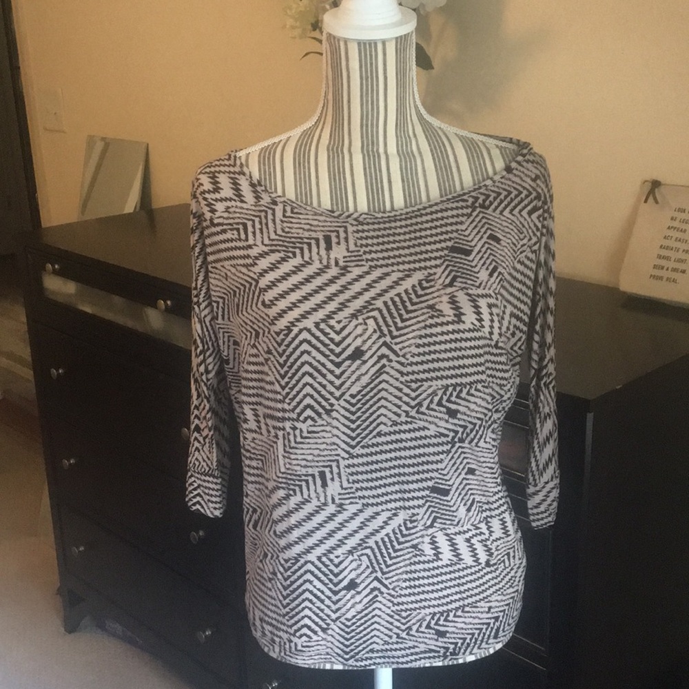 3/4 sleeve boat shoulder Aztec print knit top